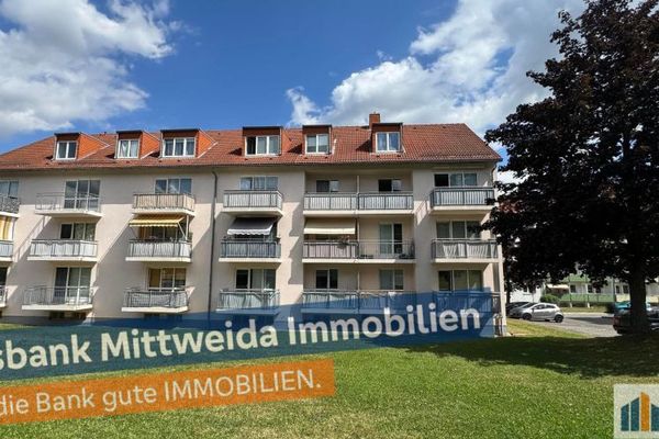 ¡Bonito y luminoso piso de 3 habitaciones con dos balcones y plaza de aparcamiento!