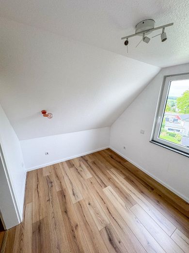 Charmante 3Z-Maisonette-Wohnung mit großem Balkon und Blick ins Grüne in Stolberg-Donnerberg – Schlafzimmer