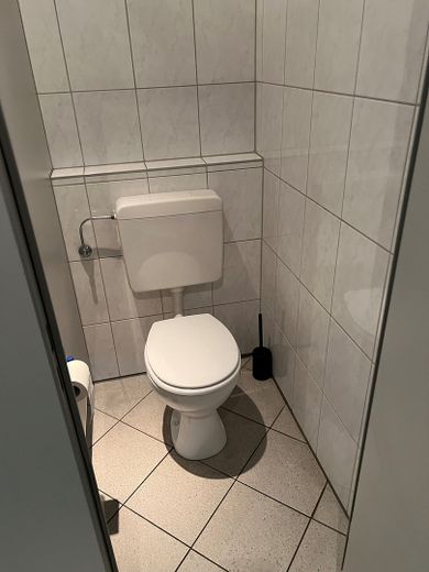Top-Gewerbeimmobilie: Flexibel nutzbar - als Lager, Werkstatt, Produktion oder auch Handel. – Mitarbeitertoiletten