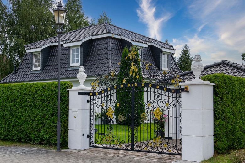 Luxuriöse Marmorvilla am Leading Golf Club Seddiner See - Landhausvilla vor den Toren Berlins – Toreingang