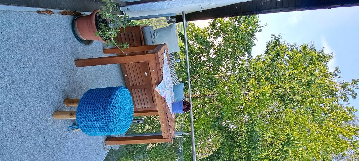 Provisionsfrei! Helle Dachgeschosswohnung mit grossem Garten – Balkon in der Baumkrone