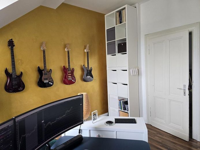 wunderschöne Altbau DG Wohnung voll möbliert! – फोटो 11