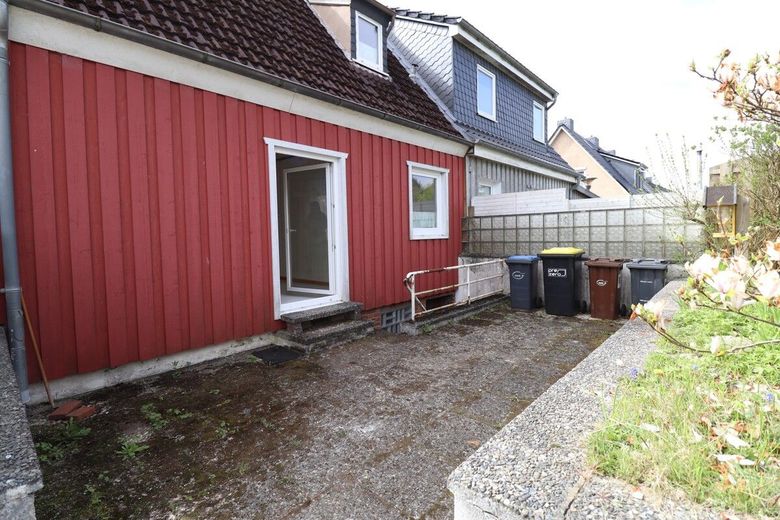 Holzhaus mit Geschichte und viel Potenzial in ruhiger Wohnlage von Bordesholm – Terrasse