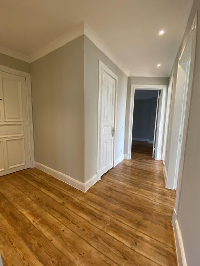 4 Zi Wohnung, WG geeignet, Jugendstil, saniert, EBK, auf Zeit bis 30.04.2027, ideal für Studenten – Flur 