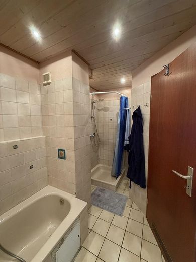 Naturnahes Reihenmittelhaus in verkehrsberuhigter Straße - PROVISIONSFREI - VHB – Badezimmer, OG