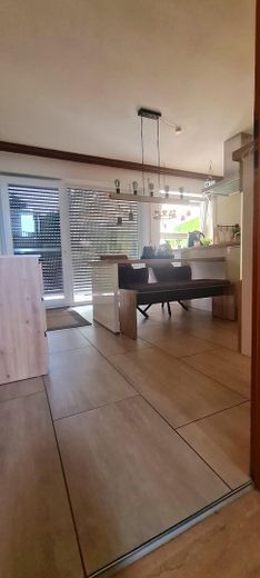 Provisionsfreies Einfamilienhaus in Wittislingen: 2.190m² Traumgrund, Außenpool, Whirlpool & Sauna – Küche Eingang