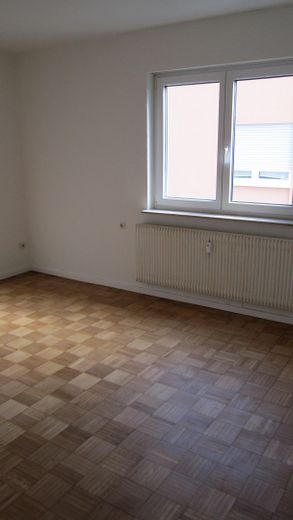 Ruhige zentrale 4,5-Zimmer-Wohnung mit großem Balkon 1. OG Herrenberg Ziegelfeld Wallbox Stellplatz – Kind
