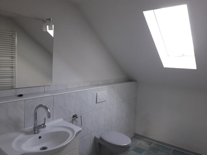helle 2Z-DG-Wohnung – Bad