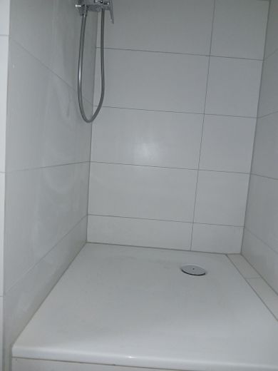 शहर के बीचोंबीच - साझा आवास में 1 कमरा – Dusche