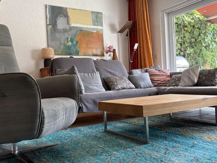 192 m²’lik geniş aile evi – modernize edilmiş, 7 oda, 3 banyo ve B enerji sınıfı – Wohnzimmer