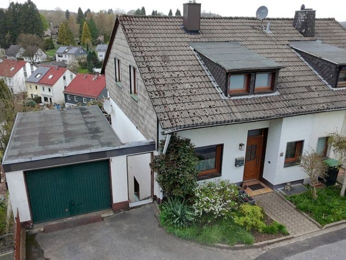 Viel Platz, viele Möglichkeiten: Doppelhaushälfte mit Garten, Weitblick und flexiblem Grundriss – फोटो 1