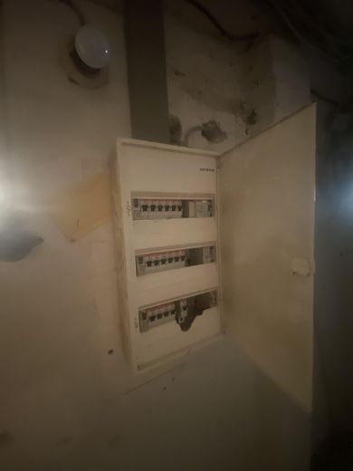 Freie Charmante Doppelhaushälfte mit großem Garten – Ideal für Familien oder Mehrgenerationenwohnen – Elektrik