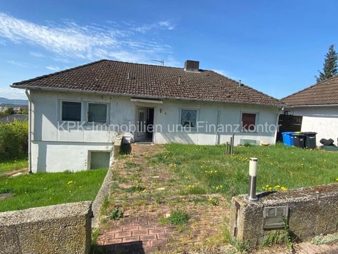 Tanto spazio per le vostre idee - Ampia casa con sottotetto su un terreno di 882 m² a Niedenstein – Foto 1