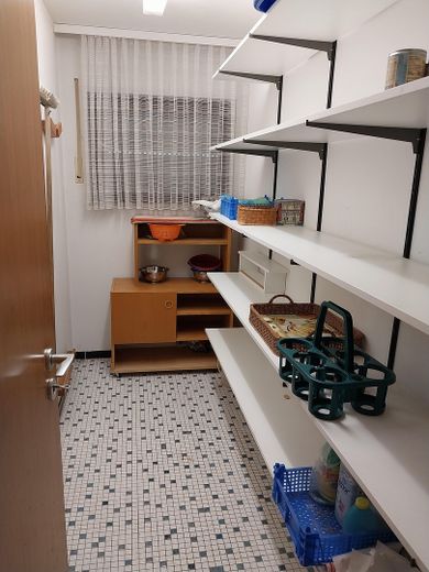 Casa unifamiliar independiente en más de 1.000 m²: tranquila, soleada, con sótano de uso versátil, cerca de Friburgo – Speise-/Vorratskammer