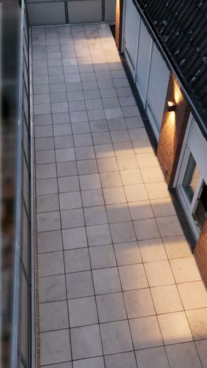 Alter Belag (wird erneuert)