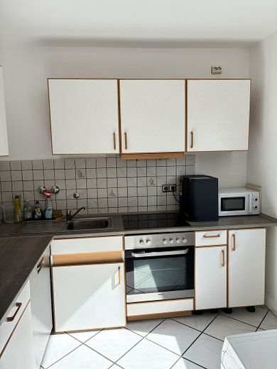 Großzügige 4,5-Zimmer-Wohnung mit Balkon und Blick ins Grüne – Küche_2