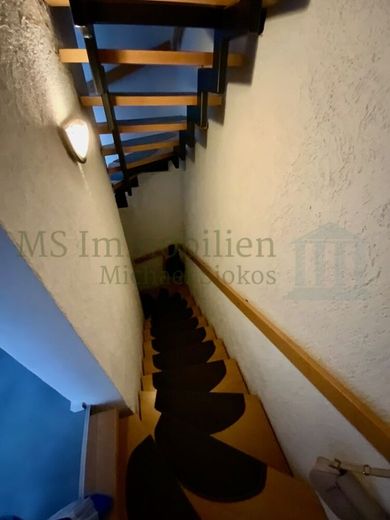 *** Charmantes Einfamilienhaus in Lampertheim-Neuschloß *** – Treppe KG