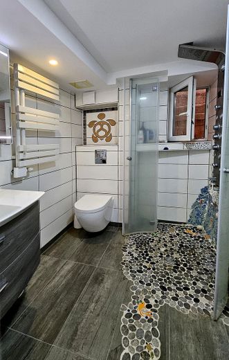Barrierefreier Bungalow · ca. 190 m² nutzbare Fläche · ruhige Wohnlage · vielseitiges Wohnkonzept – Wellnessbad UG