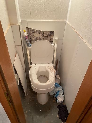 Mieszkanie dozorcy: korzystne cenowo, funkcjonalnie rozplanowane mieszkanie 3-pokojowe wyłącznie dla osób remontujących samodzielnie – WC