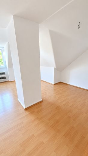 Wohnen im Herzen des Frankenberger Viertels – helle 3-Zimmer-Wohnung mit Aufzug – Wohnzimmer