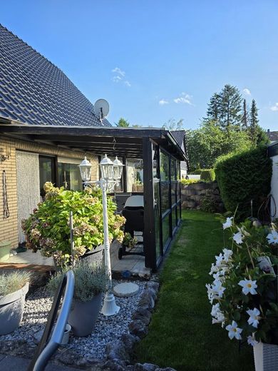 Тихий и очень ухоженный частный дом в центре Бёнена – Garten