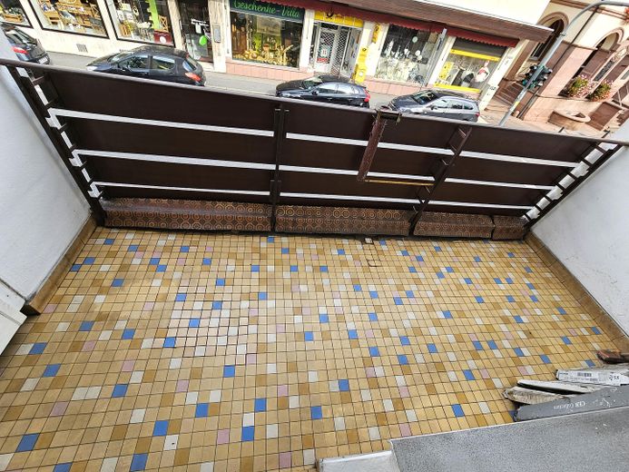 Balkon zur Straßenseite