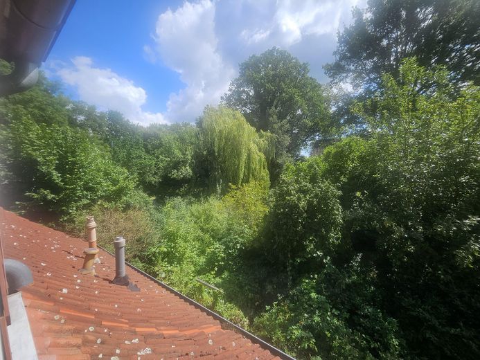 Bauernhaus mit bezauberndem Garten – Blick aus der Dachgaube Bad DG