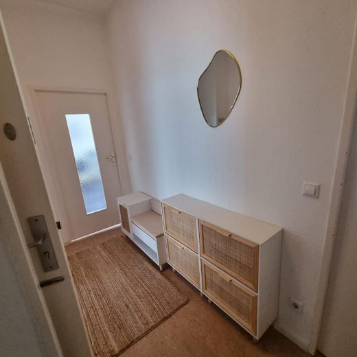 Helle, geräumige, möblierte Wohnung mit Balkon in zentraler Lage nahe U Alt-Mariendorf – Flur