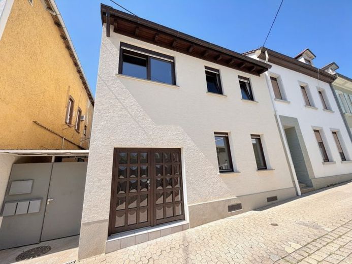 Familienfreundliches Einfamilienhaus mit Dachterrasse und viel Wohnqualität – Foto 1