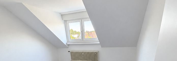 Frisch renovierte 3-Zimmer-Dachgeschosswohnung mit Garage – Schlafzimmer