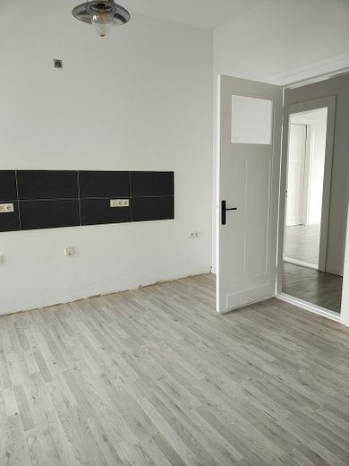 Gräumige 4-Zi Altbau WHG mit Balkon – Foto 5