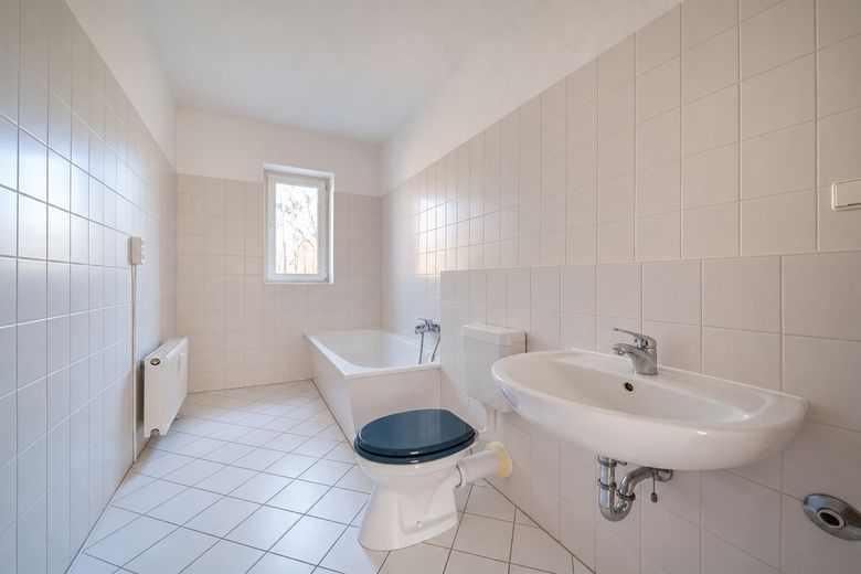 Lichtrijk 3-kamerappartement, ca. 96 m², met groot zonnig balkon in het groen – Bad