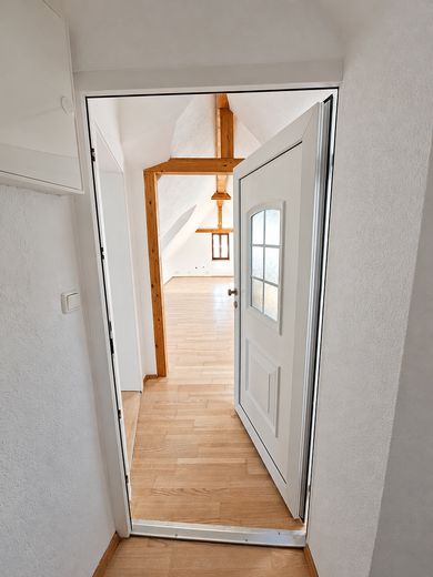 EERSTE BEWONING NA RENOVATIE AAN DE MAIN | Twee bijzondere woningen met aparte ingangen – Maisonette Eingang