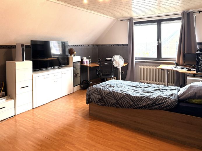 PRIVO DI PROVVIGIONE - casa unifamiliare indipendente in posizione migliore – abitare con giardino su attraente terreno d’angolo – Zimmer 2 im DG