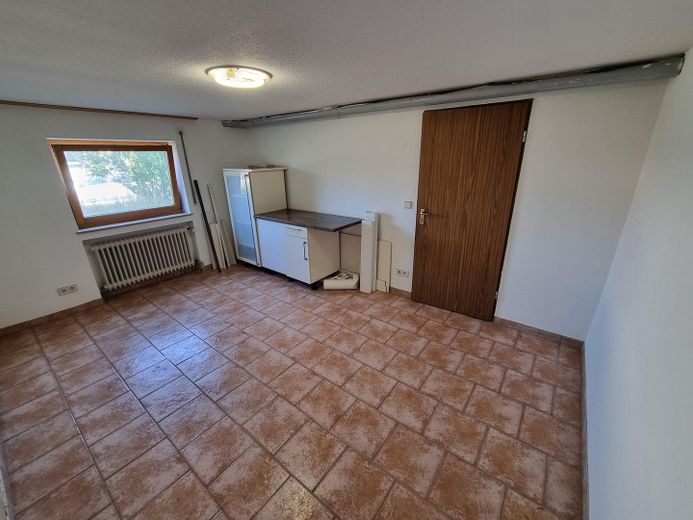 Großzügiges Einfamilienhaus mit 4 Garagen – Provisionsfrei – Ideal für große Familien – UG Hobbyraum