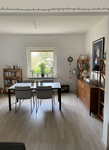 Freistehendes Zweifamilienhaus in Kirchhörde-Selbst einziehen oder vermieten – staged-room-Esszimmer EG