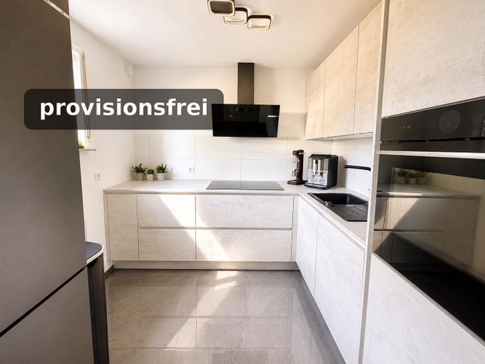 Bez prowizji: 3,5-pokojowe mieszkanie o niskim progu/barierach w Holzgerlingen – Einbauküche mit Bosch-Geräten
