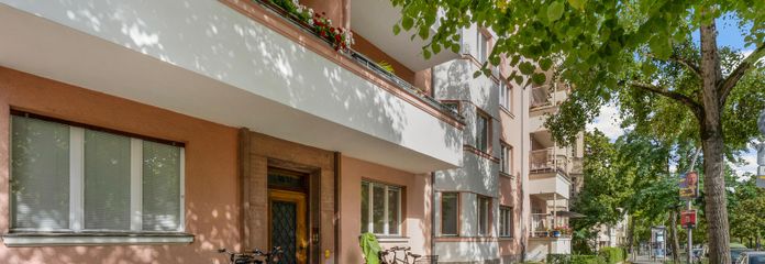 KOMİSYONSUZ - 144 m² büyüklüğünde, Schmargendorf'da iç avlu bahçeli 4,5 odalı yüksek zemin kat dairesi – Eingang