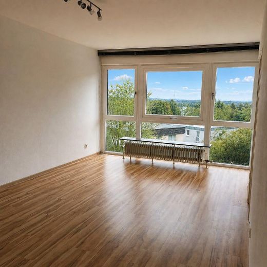 Attraktive 2-Zimmer-Wohnung mit Balkon in zentraler Lage in Haan – Wohnzimmer