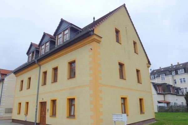 A partir de agosto de 2026: Pequeño y acogedor apartamento de 2 habitaciones con balcón, cocina abierta, suelo laminado y ducha