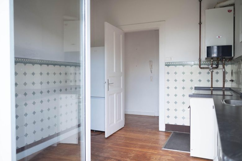 Deux charmants appartements anciens de 2 pièces avec balcon à HH-Altona – Küche