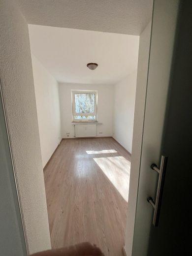 Bad Homburg'da komisyonsuz, ankastre mutfak ve balkon dahil aydınlık 3 odalı daire – sahibinden – Kinderzimmer