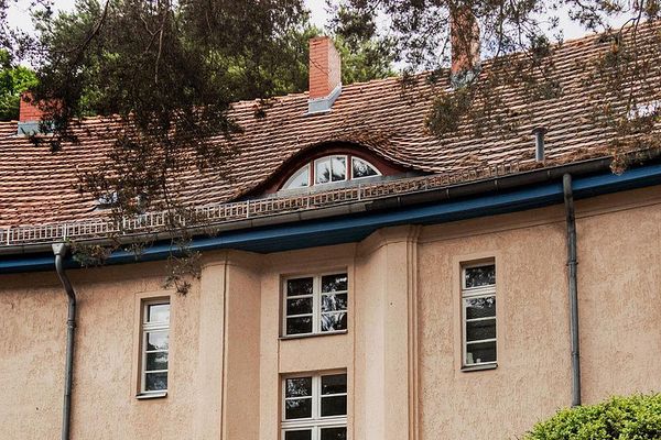 Provisionsfrei: sanierte 2 Zimmer-Wohnung mit Gartennutzung in Zinnowwaldsiedlung mit Altbaudetails