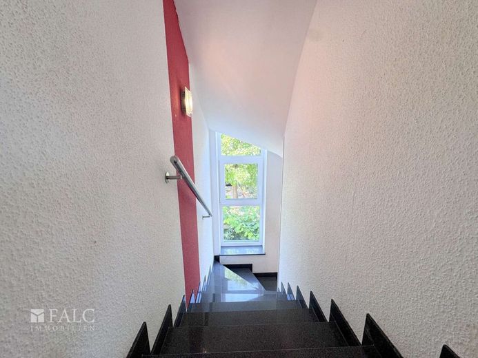 Platz zum Leben, Lieben &amp; Ankommen - moderne Wohnung – Treppe ins OG