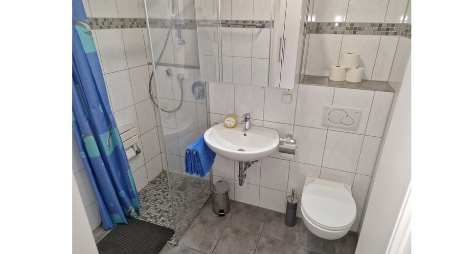 490 € Hausgeld? Dafür 511.000 € Rücklage, Hybrid-Heizung & 2 Balkone – unter 160.000 € – Bad: modernisiert