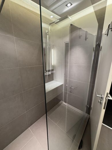 Stilvolle Maisonettewohnung mit Balkon und Stellplatz in Nidderau-Heldenbergen – Foto 14