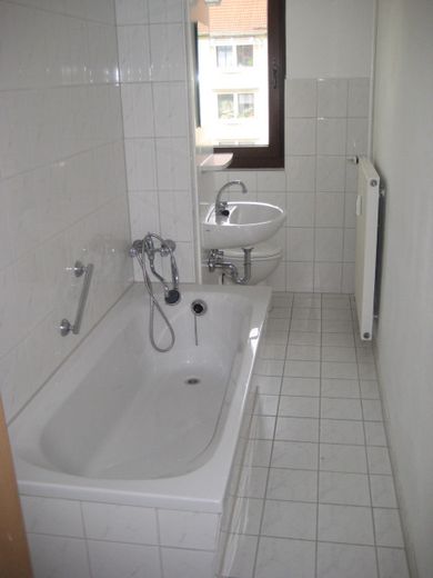 3 RW 60 qm 293€ kalt/396€ warm Balkon – Bad
