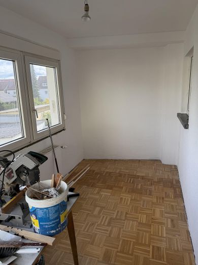 أول إشغال بعد التجديد: شقة مشرقة من 3 غرف مع غرفة غسيل وقبو – Zimmer 3 mit Parkett