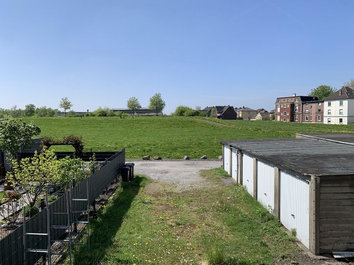Appartamento di 3 locali | 55 m² | completamente ristrutturato | Disponibile: dal 01.11.26 – 4_Blick aus dem Fenster