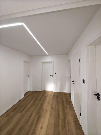 Hochwertig kernsanierte 3-Zimmer-Wohnung mit Loggia und Stellplatz in Nürnberg-Zabo – Flur